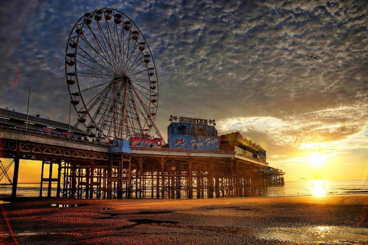 Lyndhurst Bed & Breakfast Blackpool