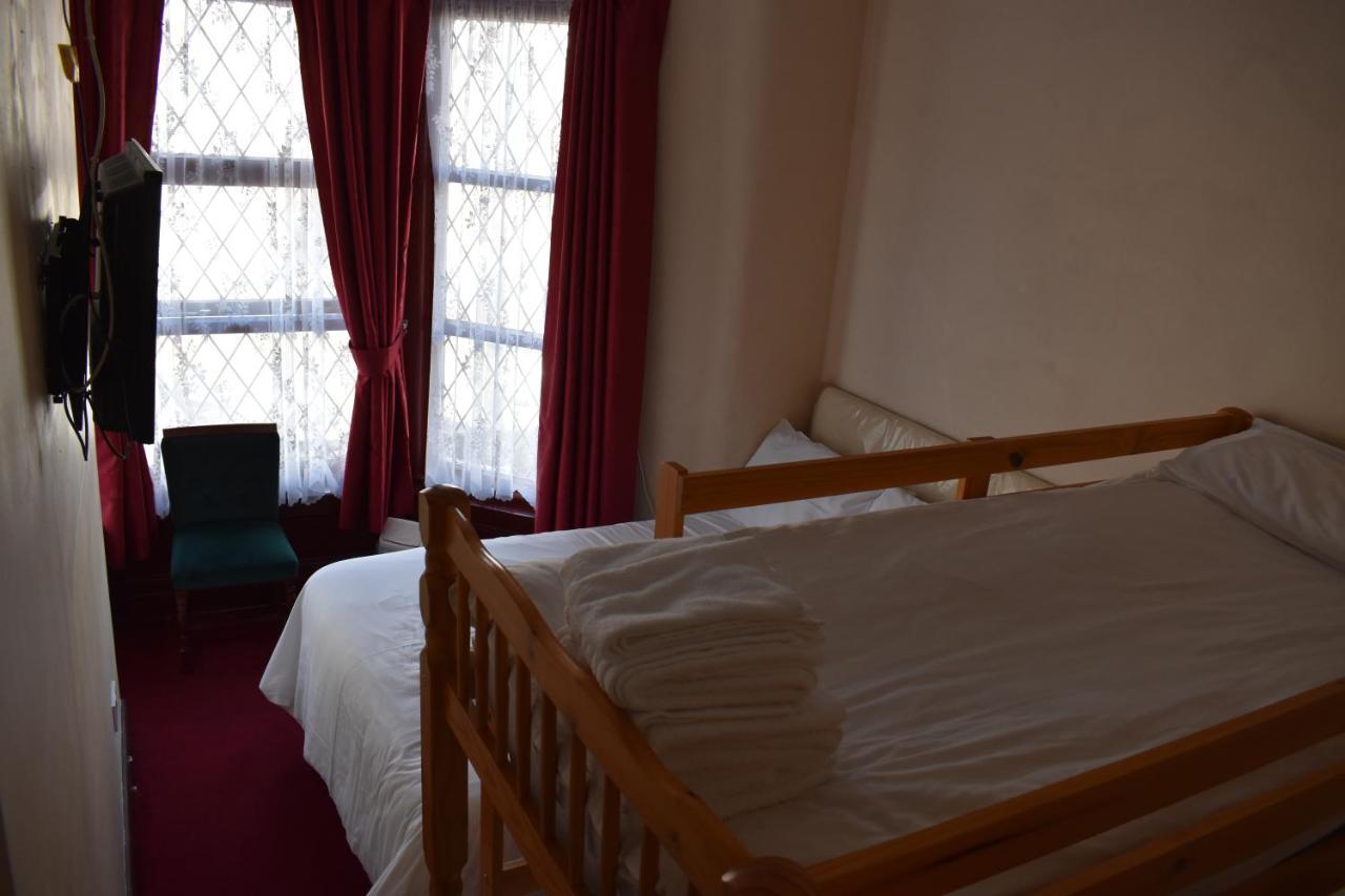 Lyndhurst Bed & Breakfast Blackpool