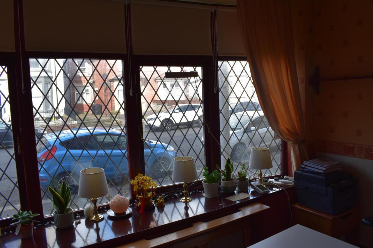 Lyndhurst Bed & Breakfast Blackpool